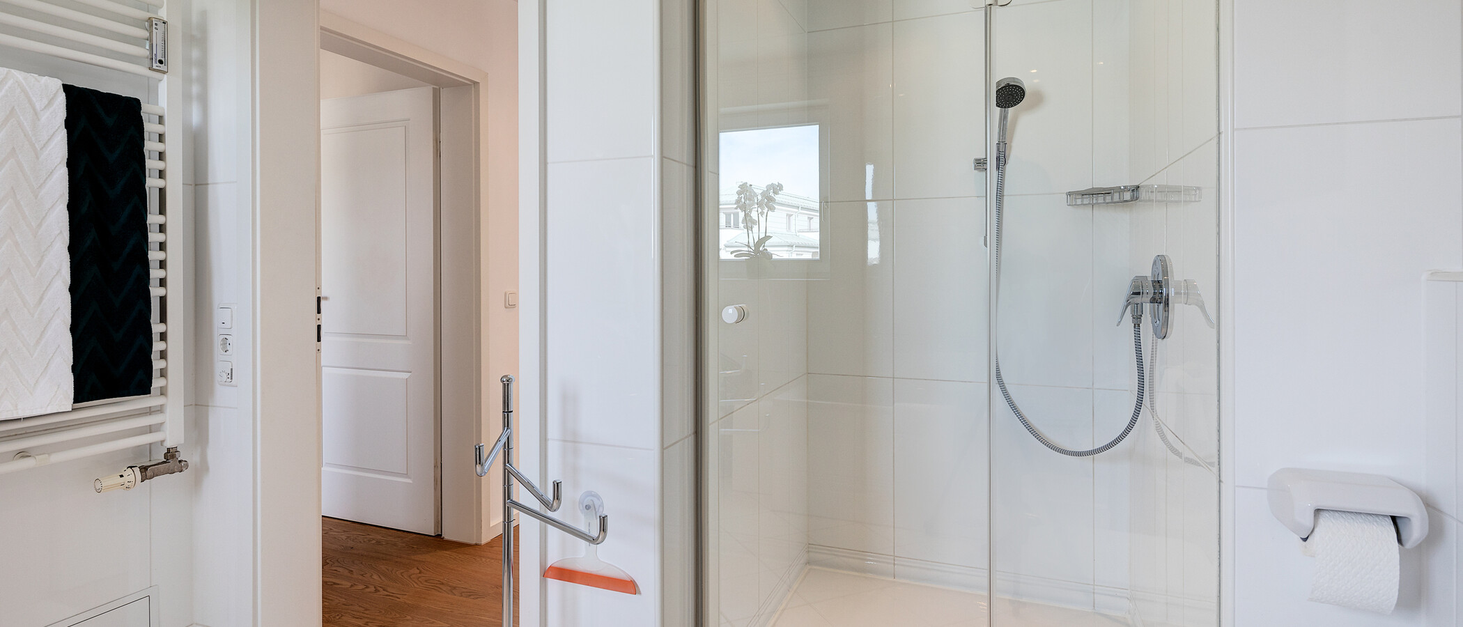 attico con terrazzo München Bogenhausen 04 bagno 10781