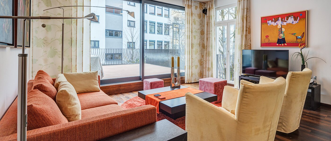 appartamento München Bogenhausen 02 soggiorno 10830