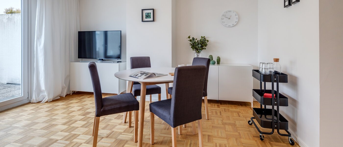 appartamento München Neuhausen 02 soggiorno 10941