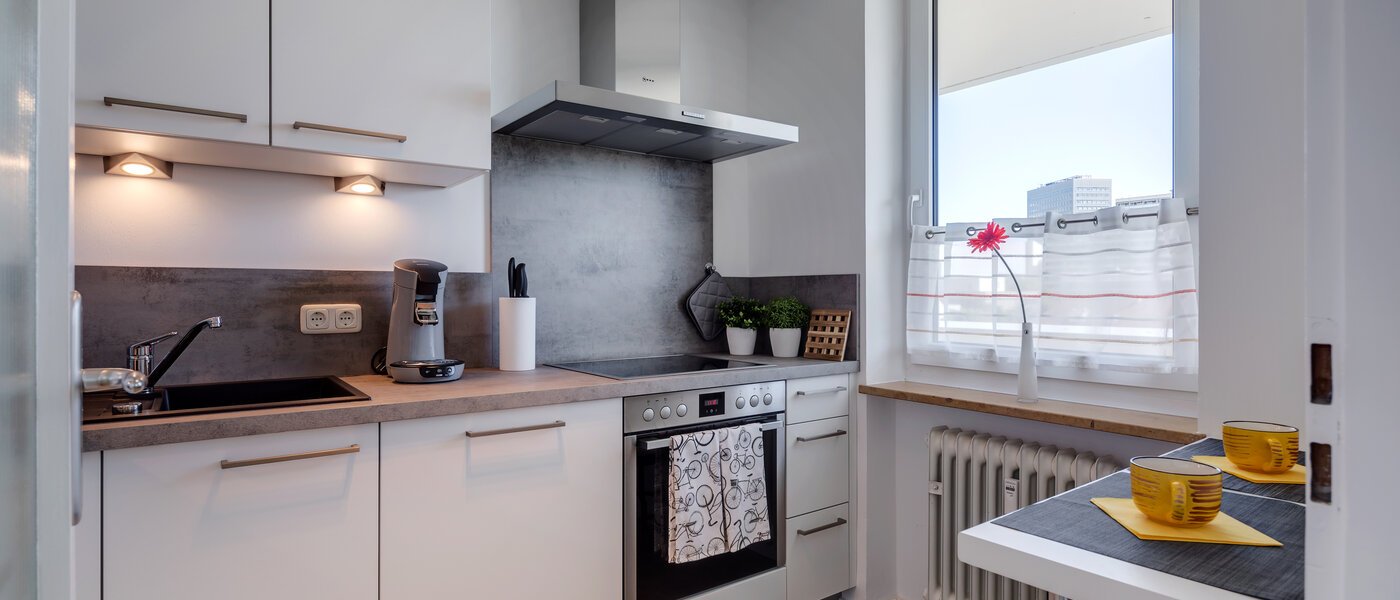 appartamento München Schwabing (links der Leopoldstraße) 03 cucina 11029