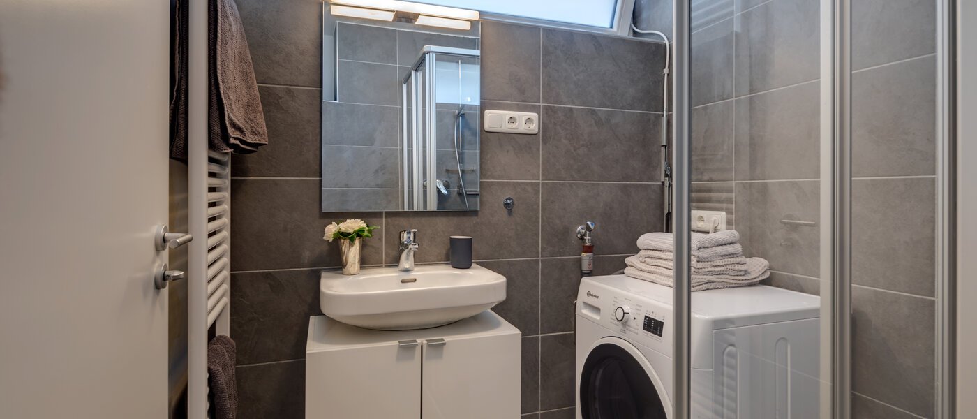 attico con terrazzo München Bogenhausen 01 bagno 11076