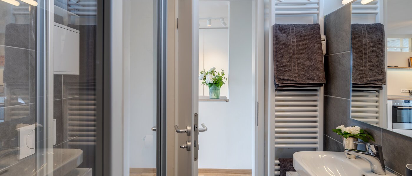 attico con terrazzo München Bogenhausen 03 bagno 11076