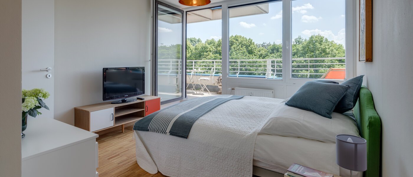 attico con terrazzo München Bogenhausen 02 camera da letto 11076