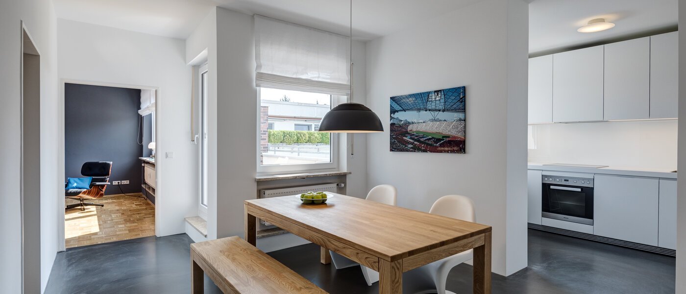 attico con terrazzo München Fasangarten 02 zona pranzo 11218