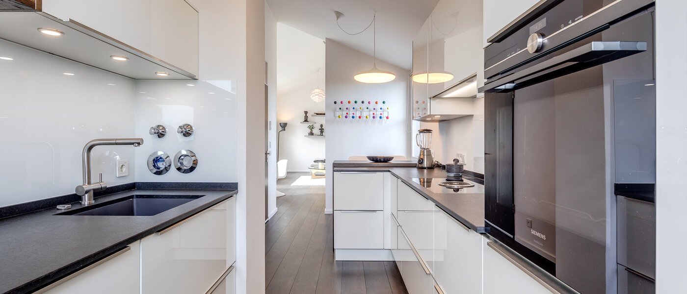 attico con terrazzo München Arabellapark 01 cucina 11226