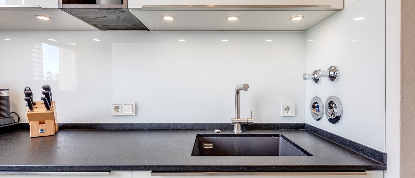 attico con terrazzo München Arabellapark 02 cucina 11226