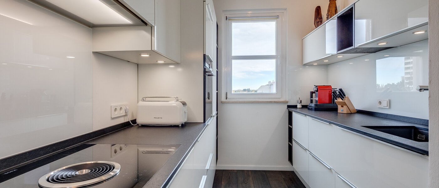 attico con terrazzo München Arabellapark 03 cucina 11226