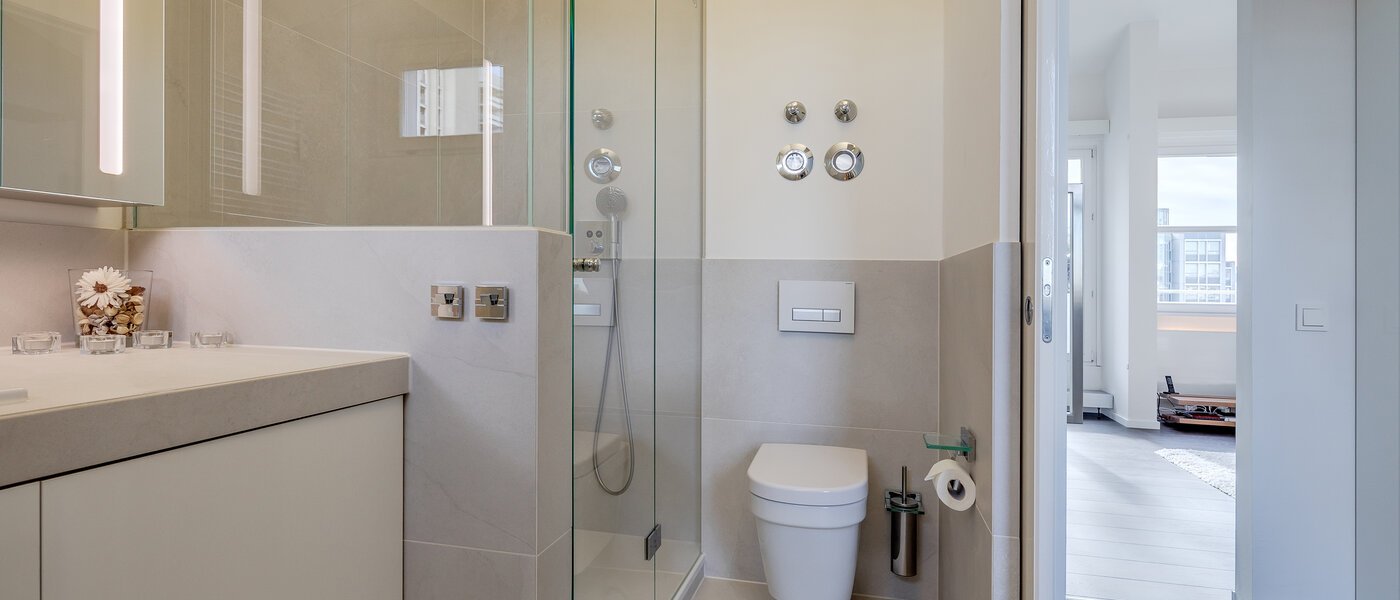 attico con terrazzo München Arabellapark 04 bagno 11226