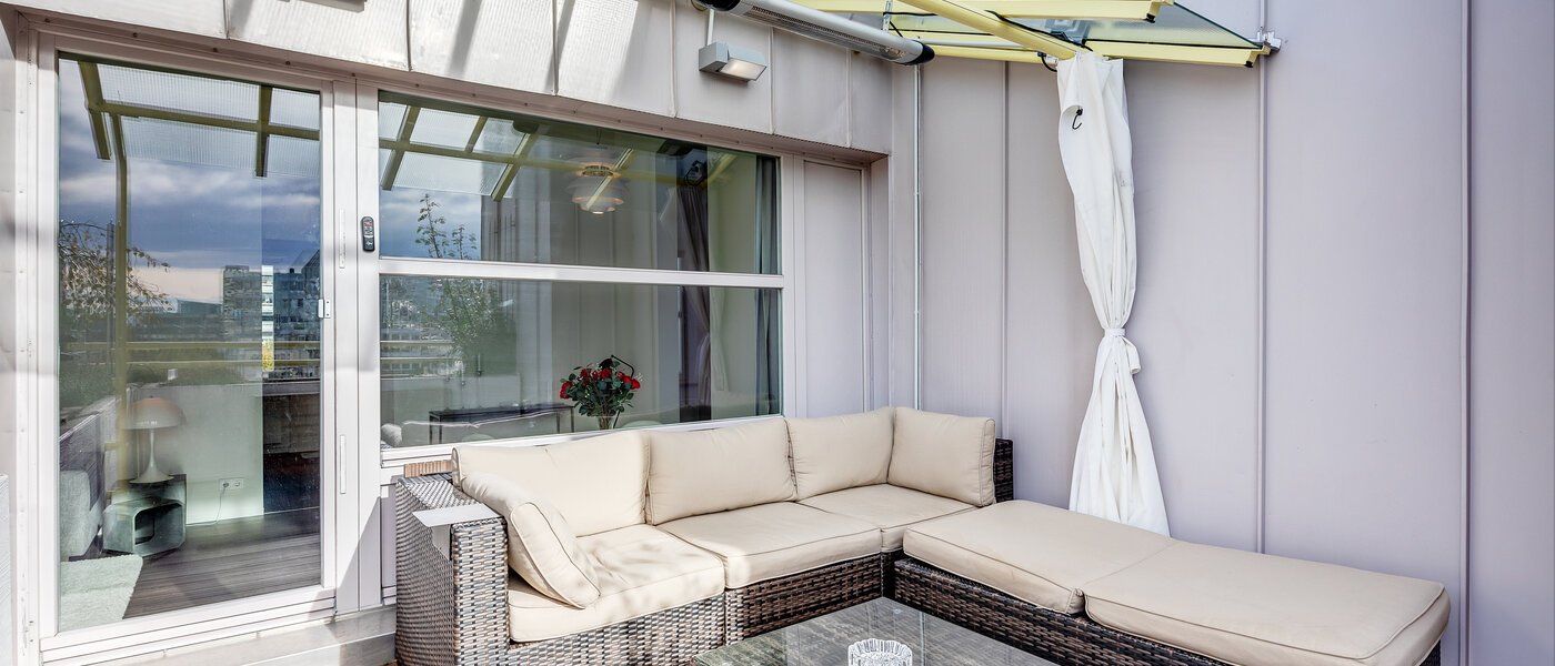 attico con terrazzo München Arabellapark 01 terrazza sul tetto 11226