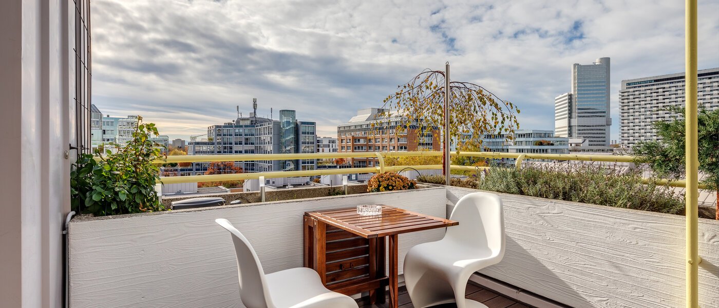attico con terrazzo München Arabellapark 02 terrazza sul tetto 11226