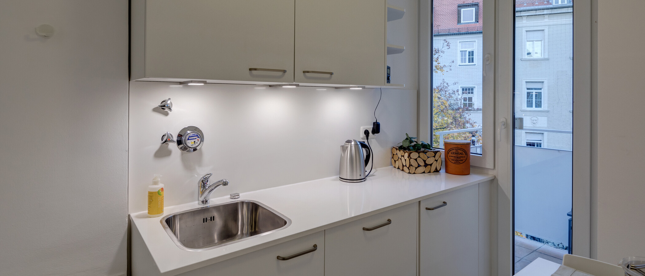 appartamento München Schwabing (links der Leopoldstraße) 03 cucina 11895