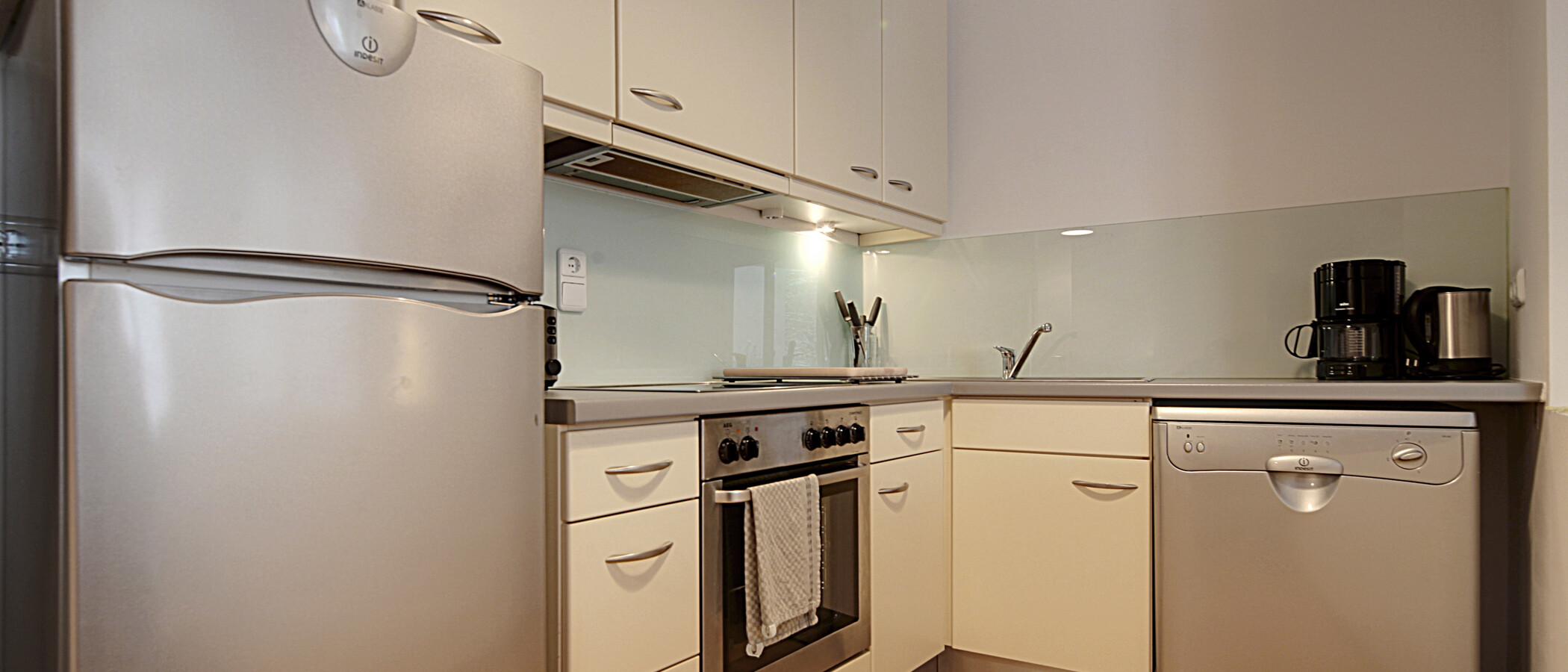 appartamento München Schwabing (links der Leopoldstraße) 02 cucina 1191