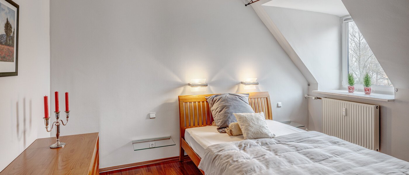 attico München Oberföhring 01 camera da letto 1206