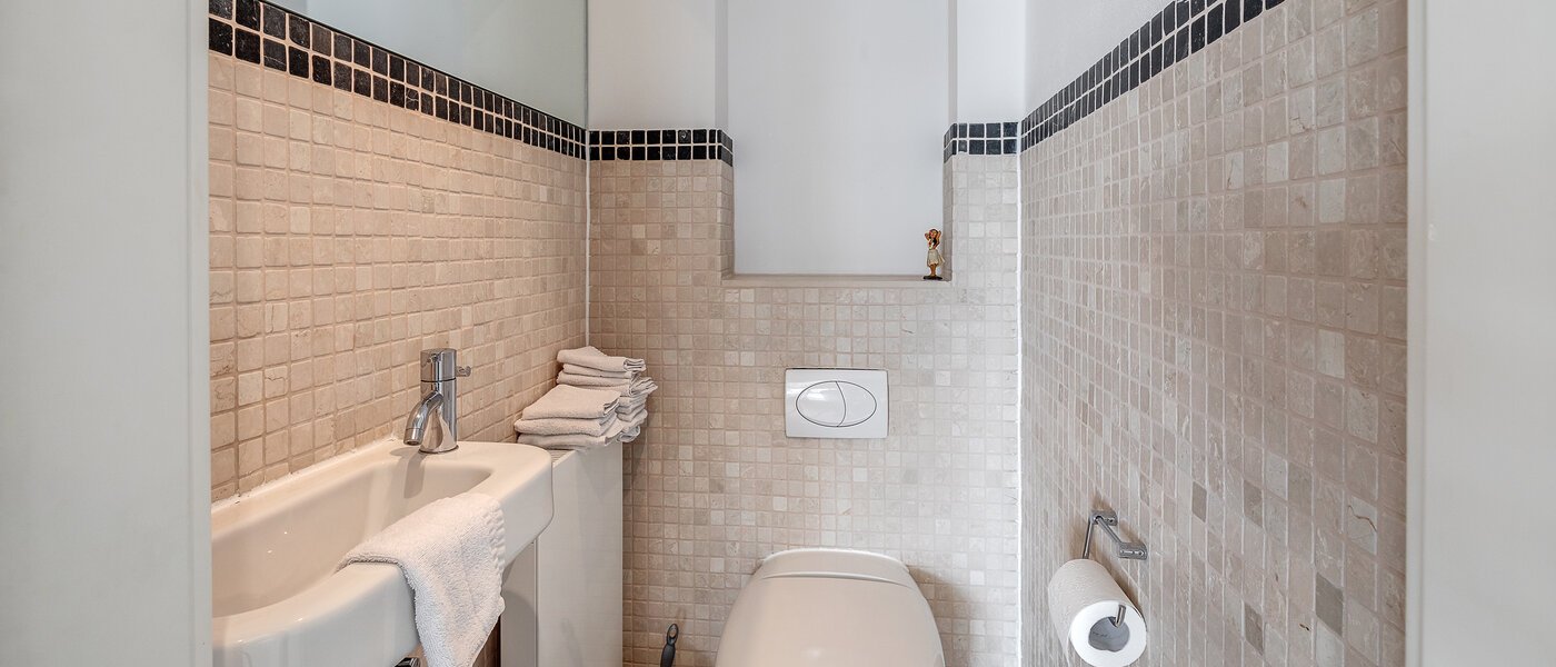 maisonette München Ludwigsvorstadt 01 toilette per gli ospiti 12126