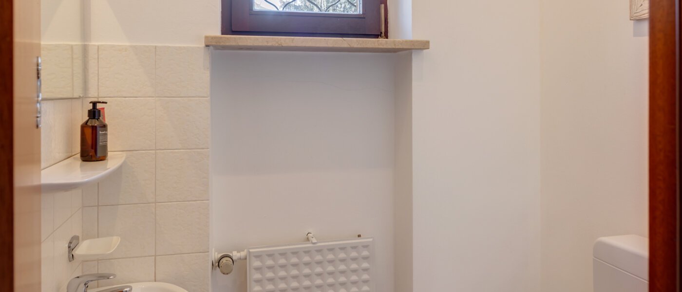 casa a schiera ad angolo München Obersendling 01 toilette per gli ospiti 12456