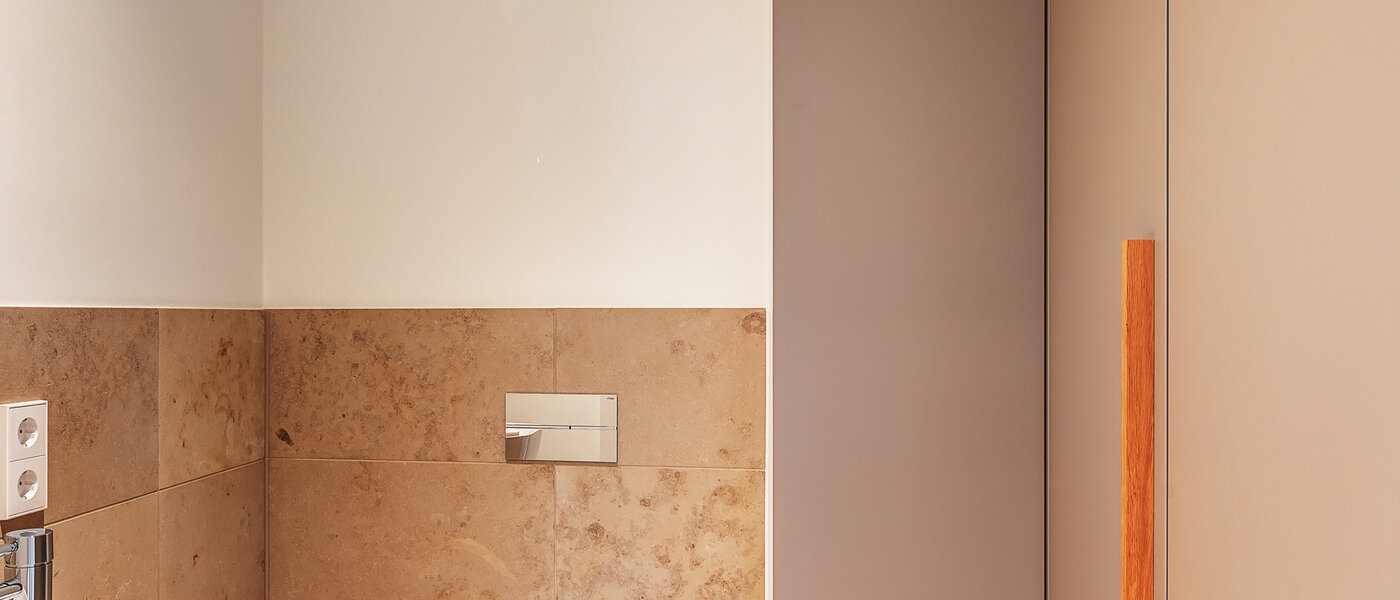 appartamento con giardino München Harlaching 01 toilette per gli ospiti 13067