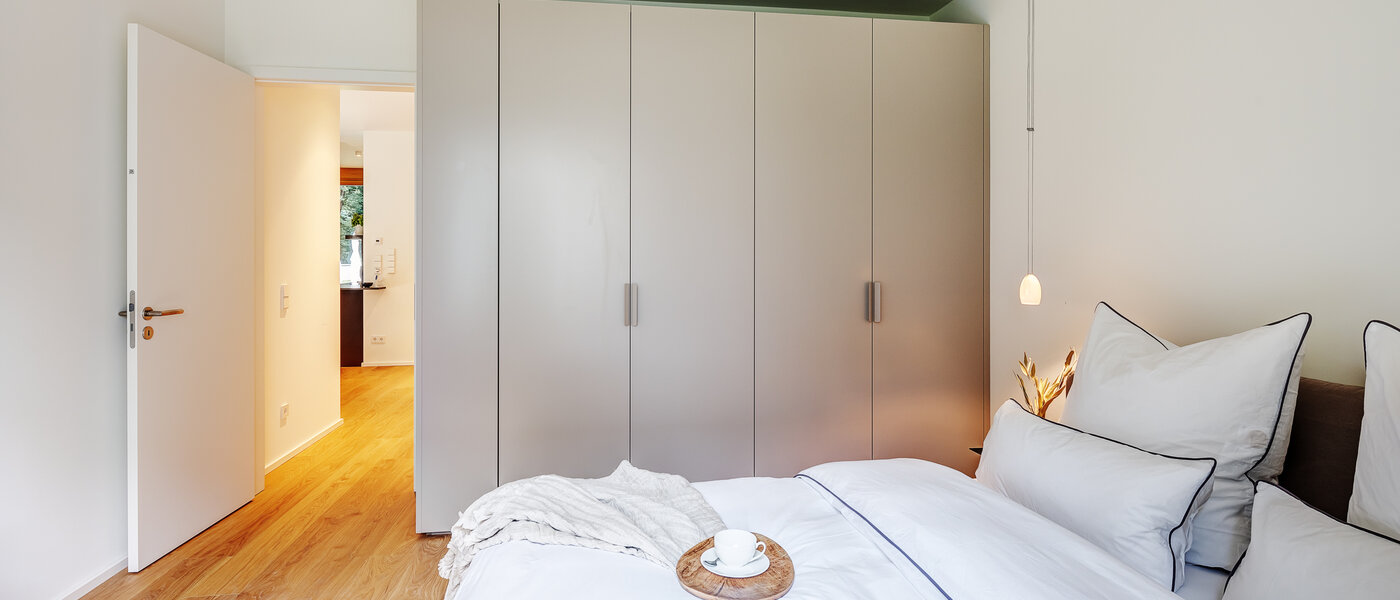 appartamento con giardino München Harlaching 05 camera da letto 13067