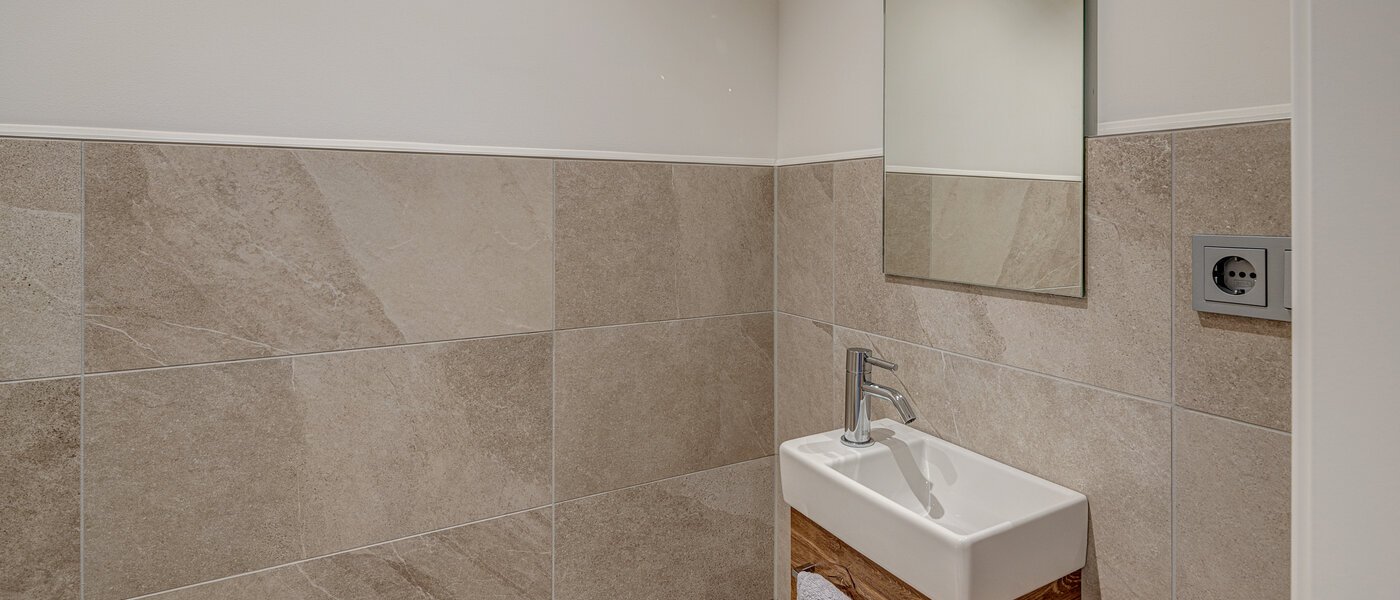 maisonette München Neuhausen 02 toilette per gli ospiti 13127