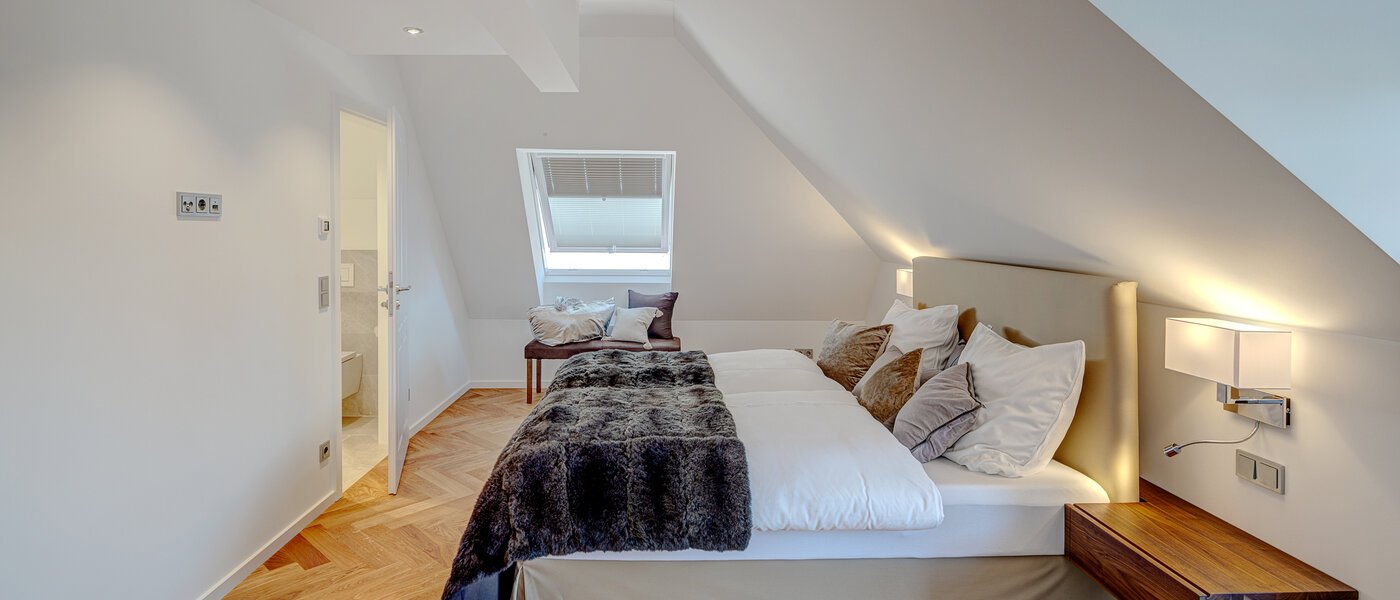 maisonette München Neuhausen 01 camera da letto 13127