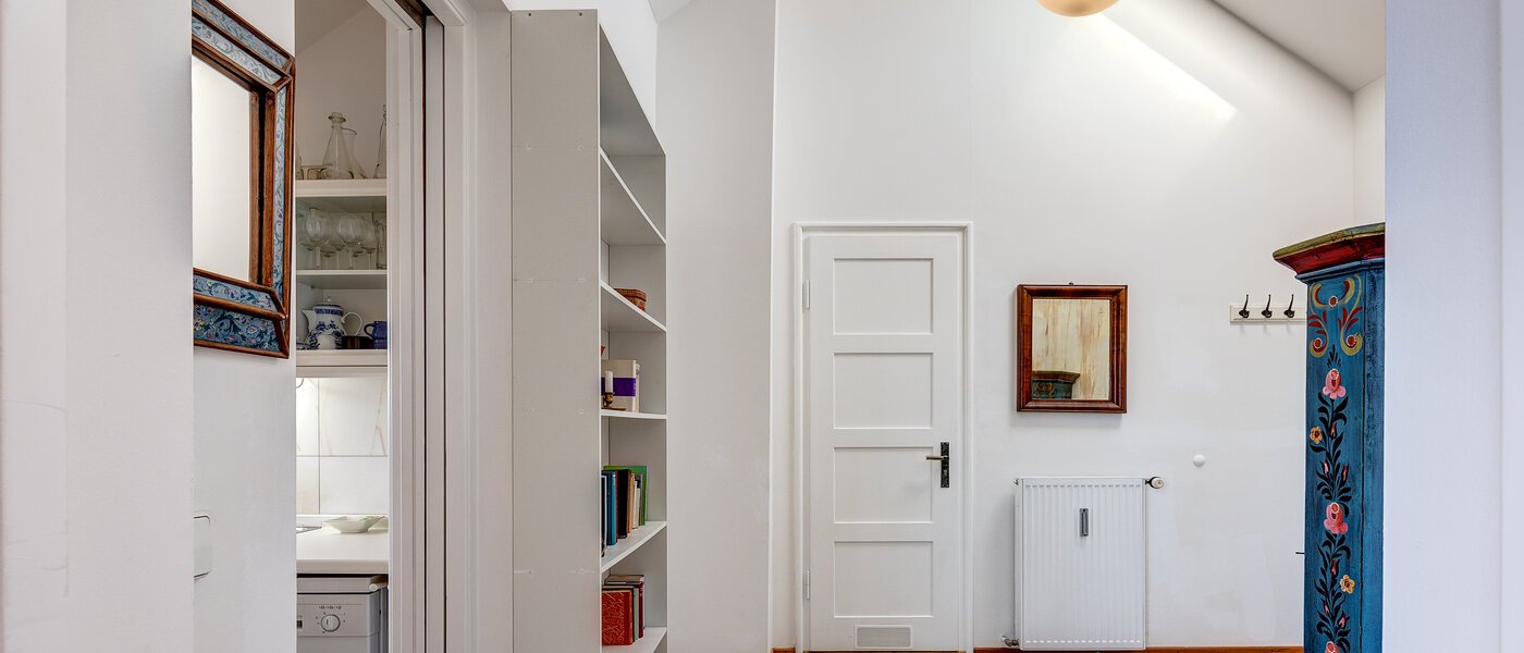 appartamento München Schwabing (links der Leopoldstraße) 02 ingresso/corridioio 13164