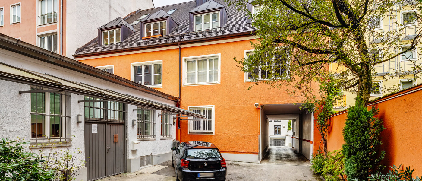 maisonnette con galleria München Maxvorstadt - Museumsviertel 01 cortile interno  13166