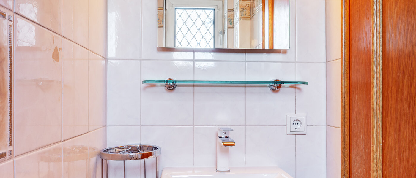 casa a schiera München Obersendling 01 toilette per gli ospiti 13312