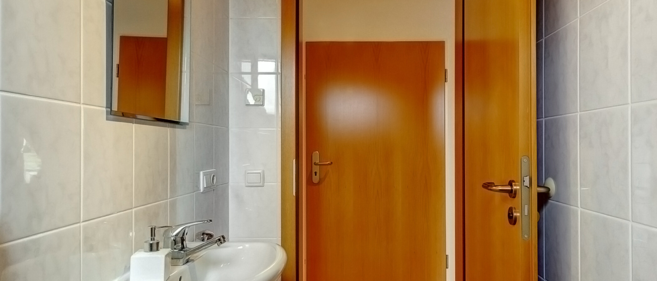 appartamento München Berg am Laim 02 toilette per gli ospiti 13337