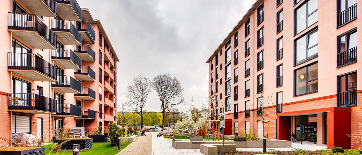 appartamento München Moosach 01 cortile interno  13450