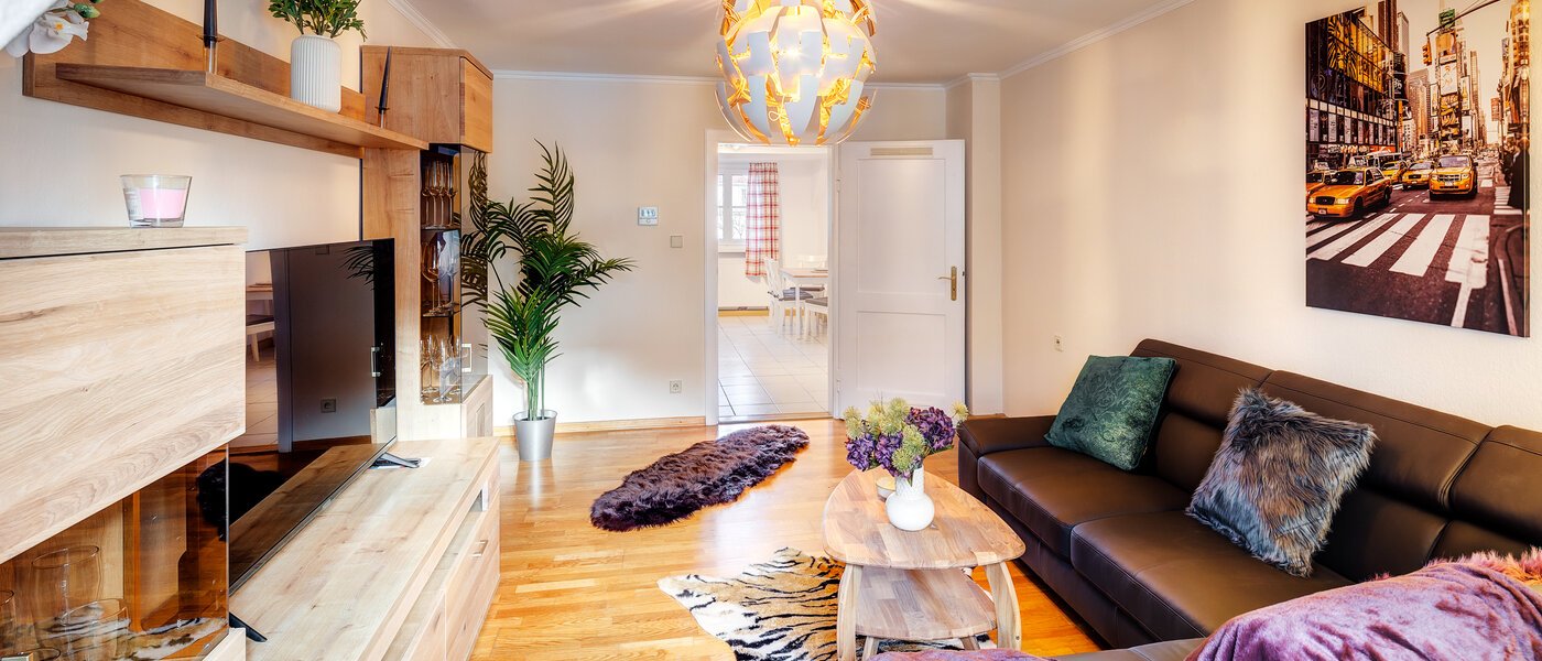 appartamento München Neuhausen 04 soggiorno 13780