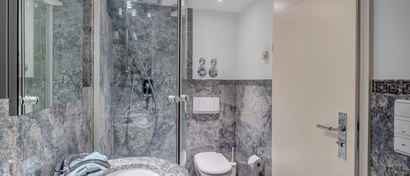 maisonnette con galleria München Bogenhausen 01 2° bagno 13849