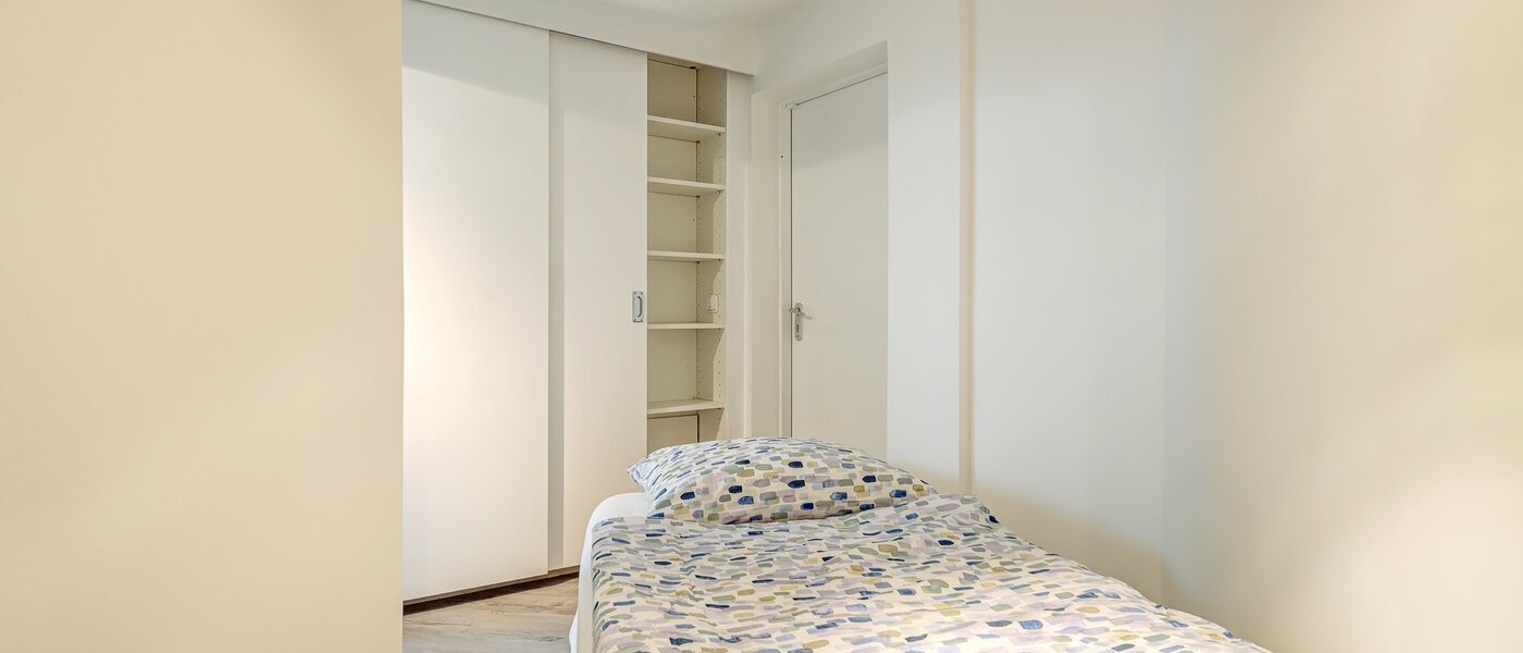 maisonnette con galleria München Bogenhausen 01 camera per gli ospiti 13849