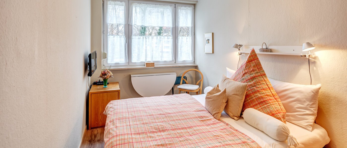 appartamento München Milbertshofen 01 camera da letto 13879