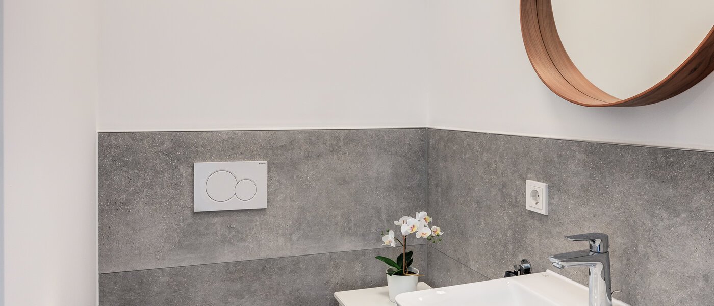 attico con terrazzo München Neuhausen 01 toilette per gli ospiti 13934