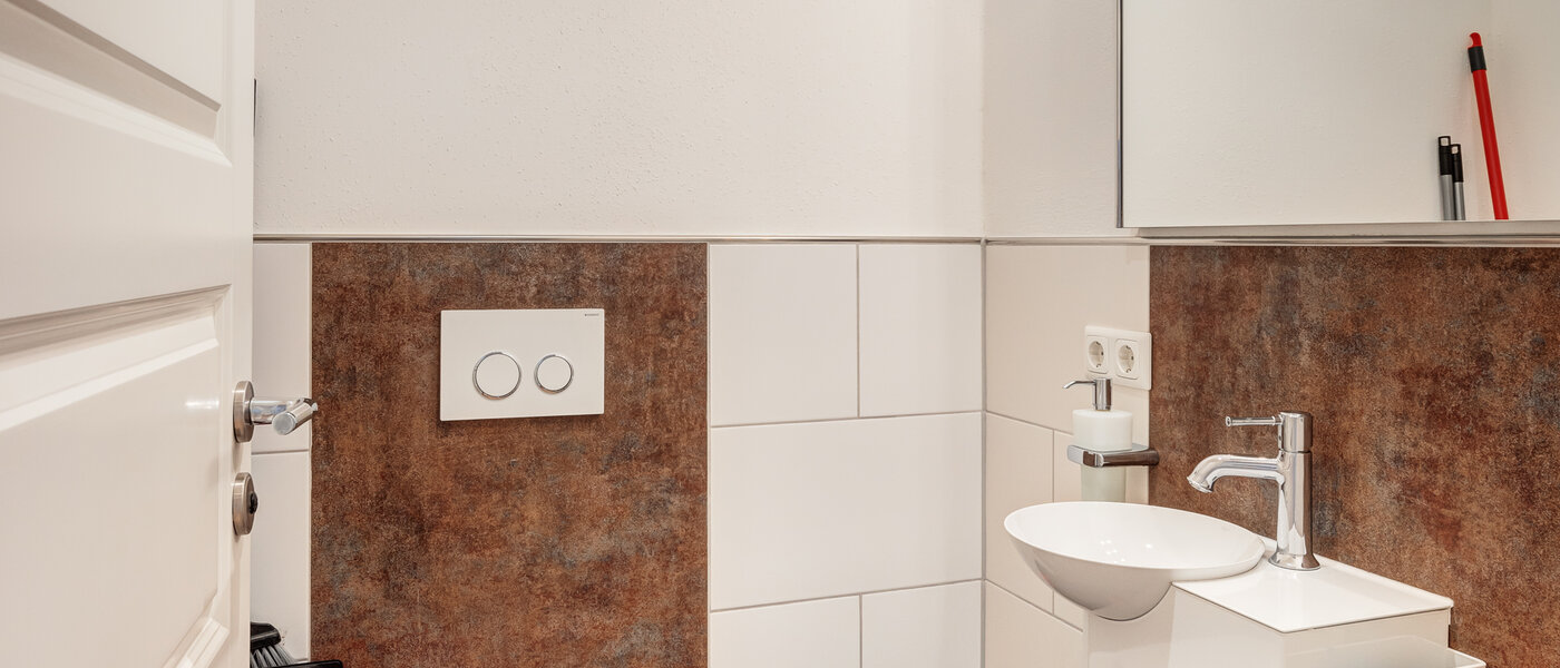 maisonette München Lehel 01 toilette per gli ospiti 14018