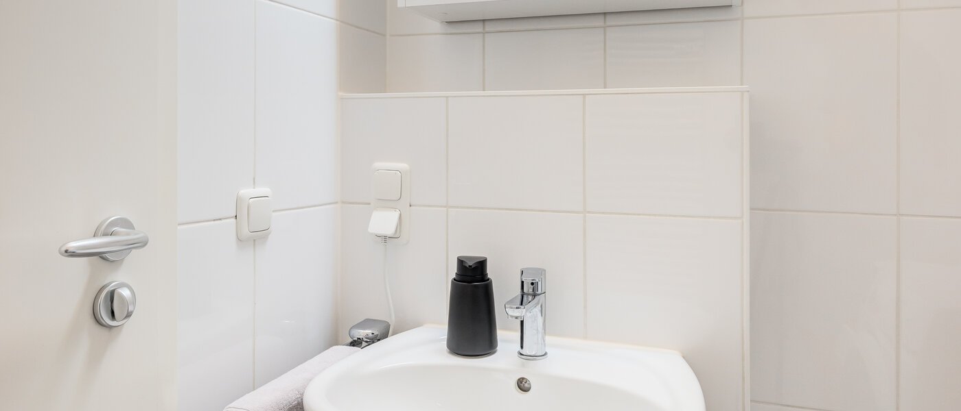 appartamento München Neuhausen 03 toilette per gli ospiti 14083