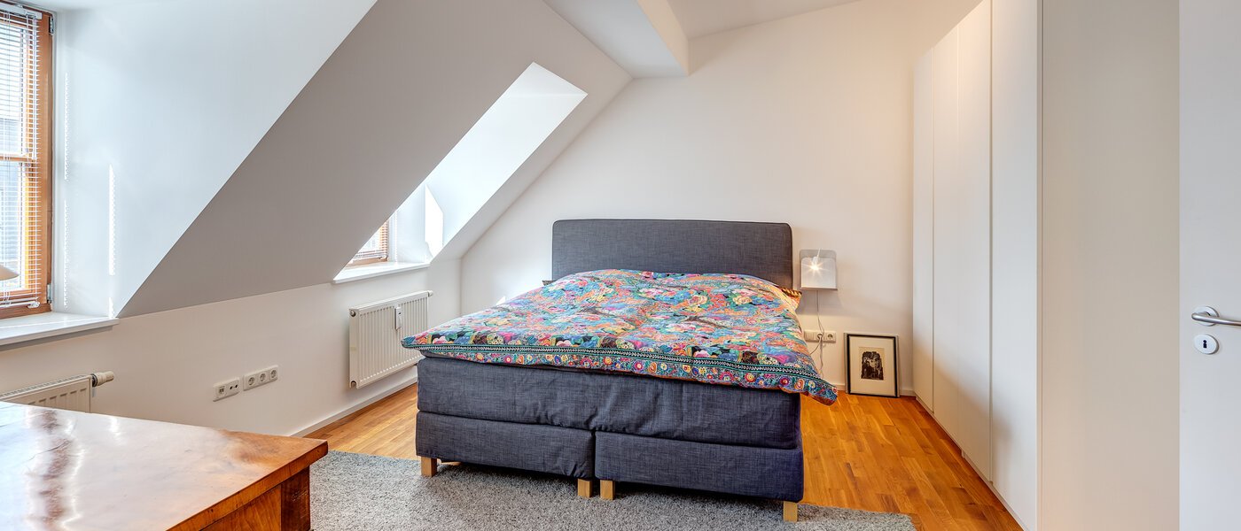 attico München Isarvorstadt 01 camera da letto 14172