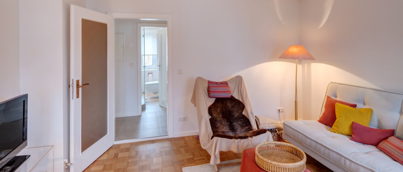 appartamento München Bogenhausen 03 soggiorno 14390