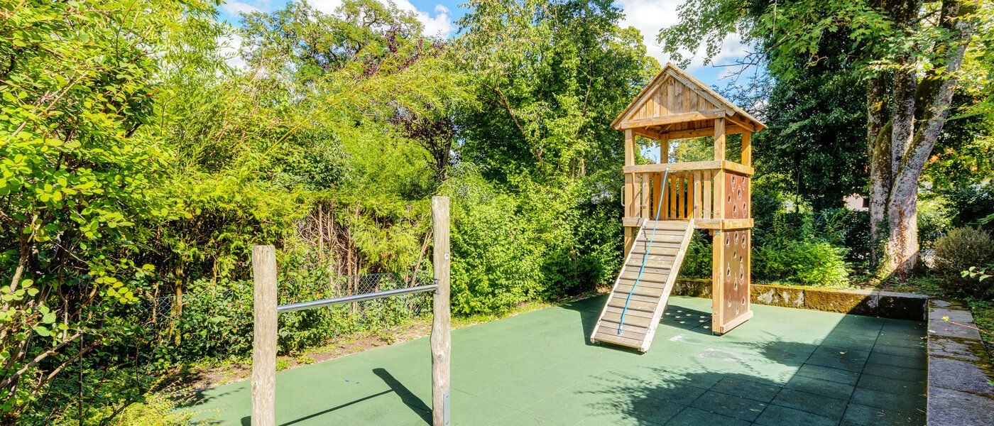 appartamento Pullach im Isartal 04 cortile interno  14573