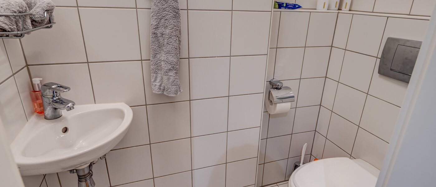 appartamento München Nymphenburg 01 toilette per gli ospiti 14596