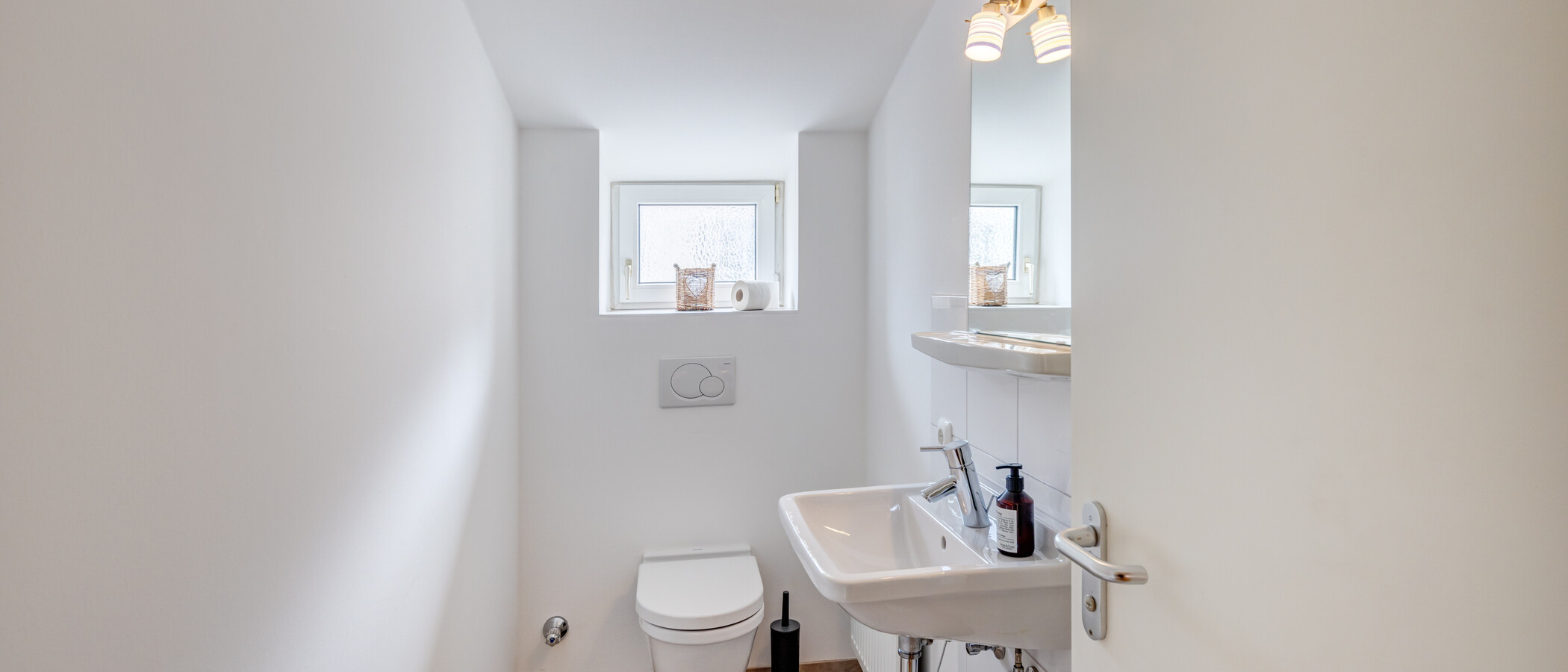 attico München Ludwigsvorstadt 01 toilette per gli ospiti 14609