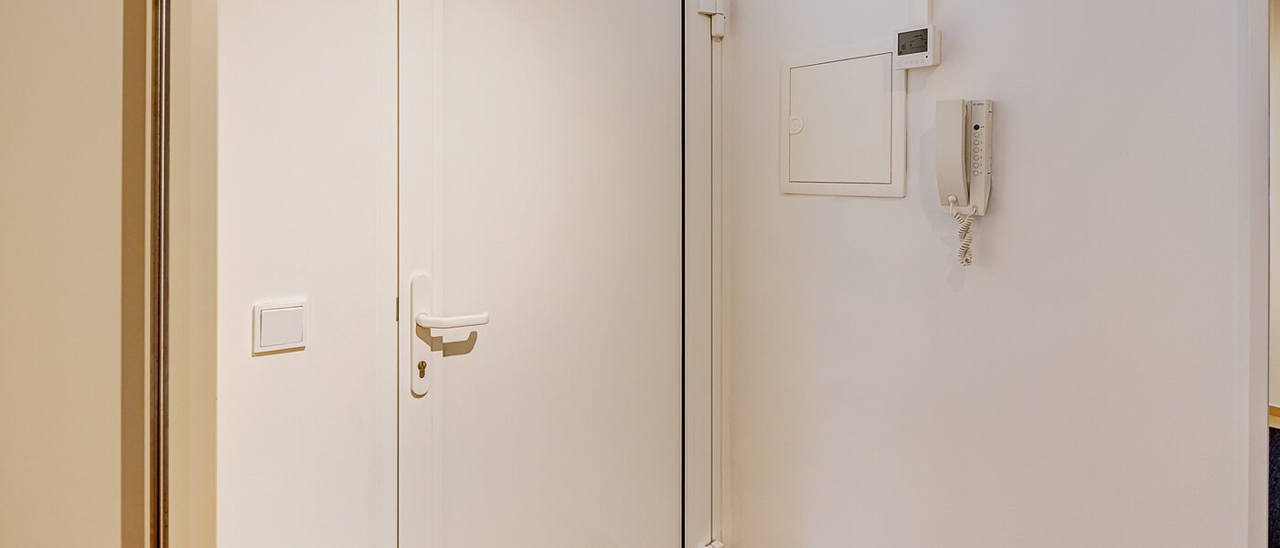 appartamento München Schwabing (links der Leopoldstraße) 03 ingresso/corridioio 14718