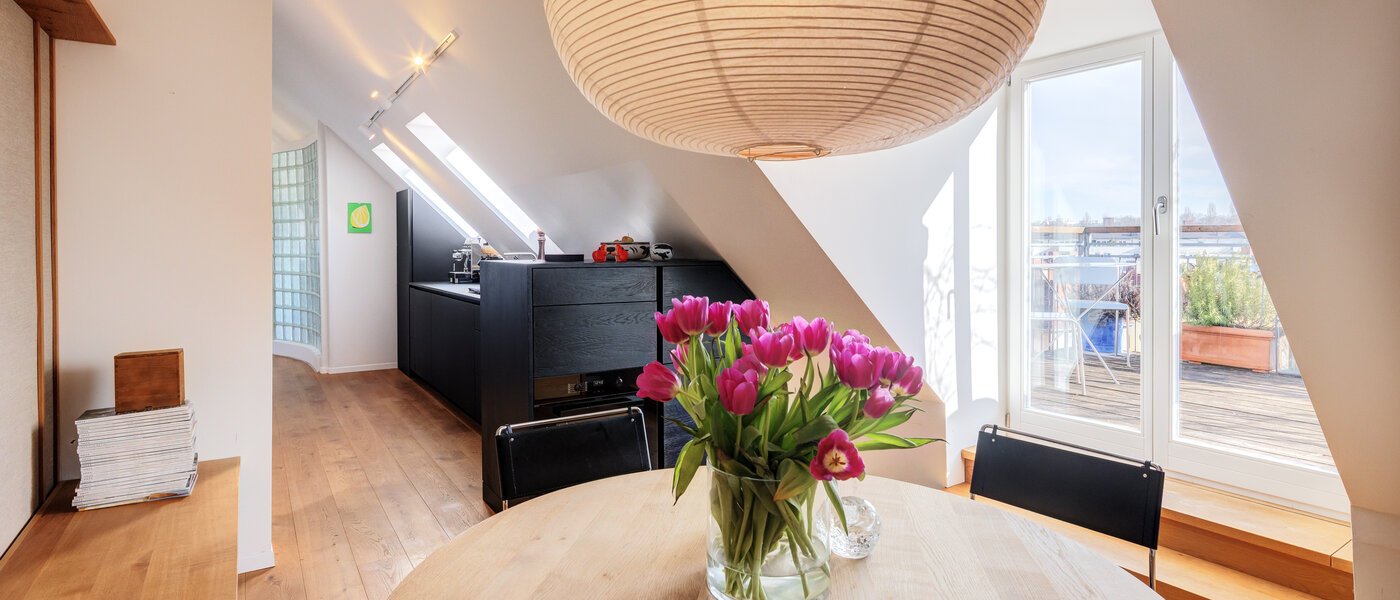 attico con terrazzo München Haidhausen 03 zona pranzo 14748