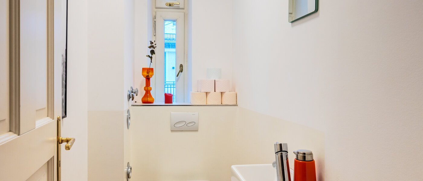 maisonette München Schwabing-West 01 toilette per gli ospiti 14766