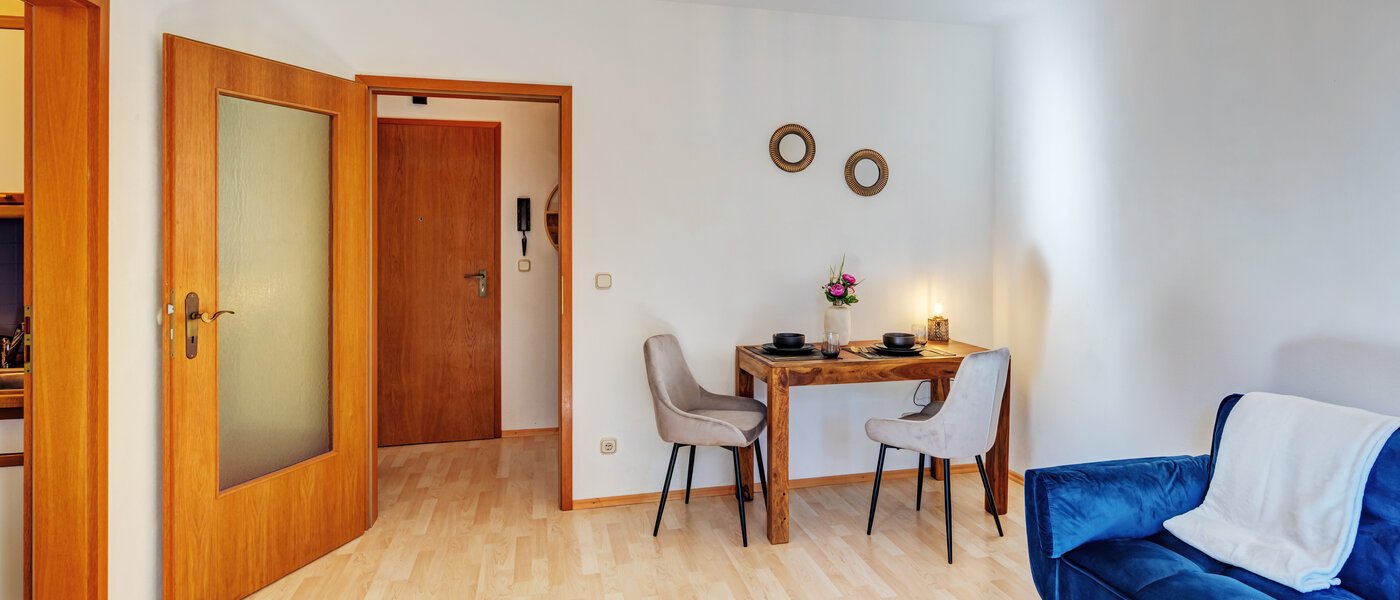 appartamento con giardino München Altperlach 04 soggiorno 14773