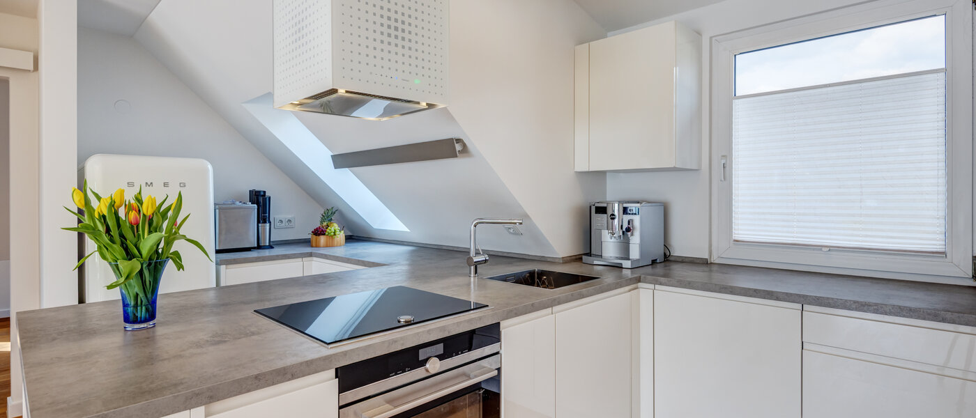 attico con terrazzo München Moosach 02 cucina 14797