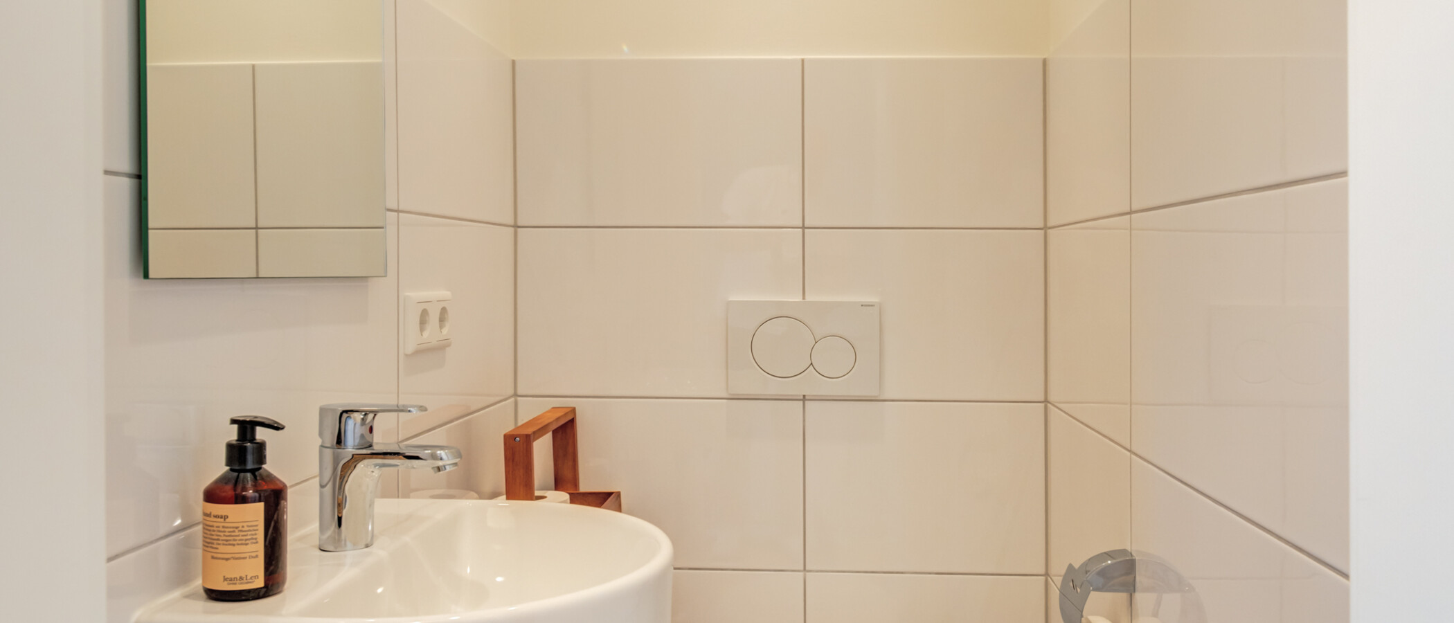 maisonette München Schwabing 01 toilette per gli ospiti 14908