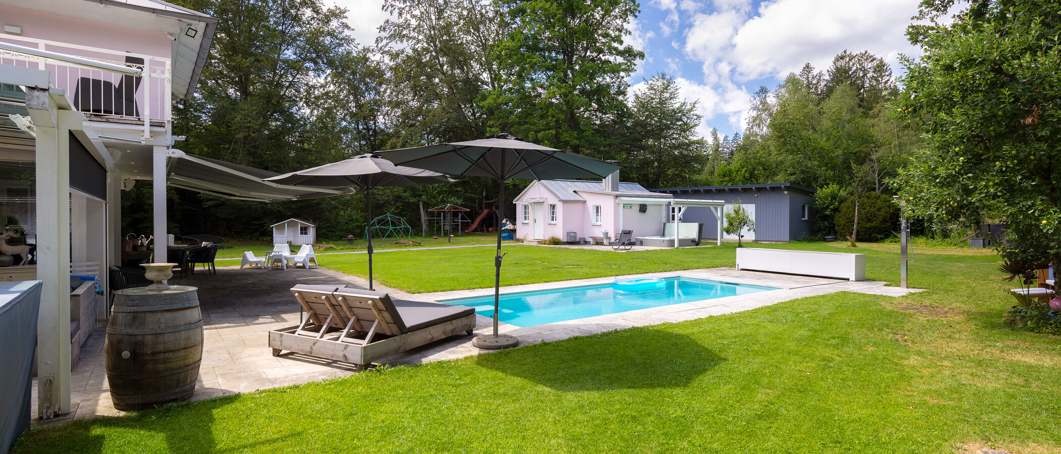 villa Oberhaching 02 Piscina 14925