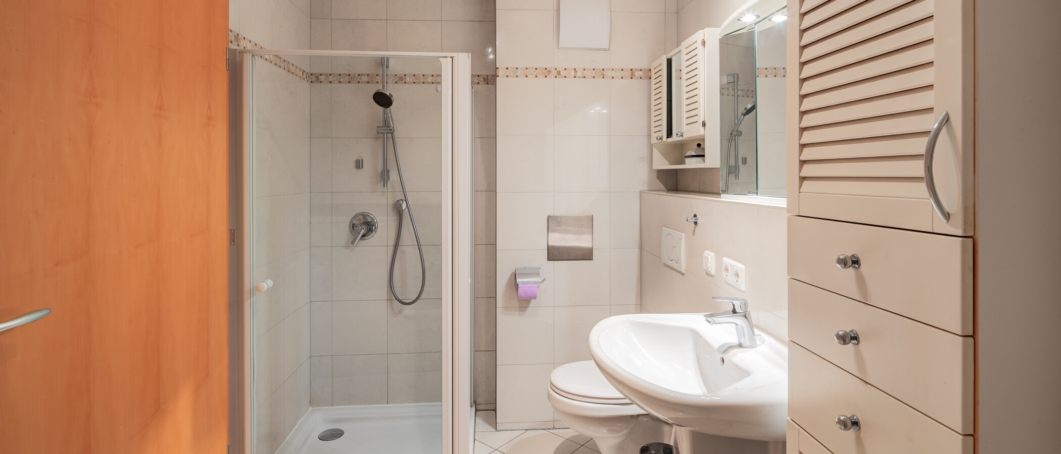 appartamento con giardino München Feldmoching 01 bagno 15007