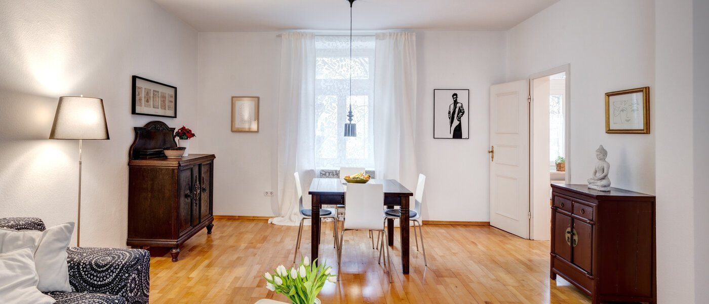 appartamento München Neuhausen 02 soggiorno 1537