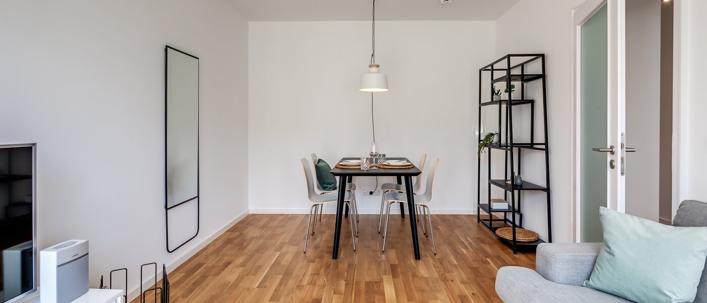 appartamento München Schwabing-Georgenschwaige 04 soggiorno 1561